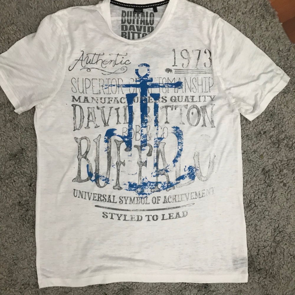 Men’s buffalo David bitton shirt in large